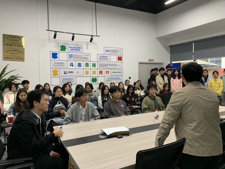 共育未来跨境人才 | 重庆科技大学国贸专业新生认知实践